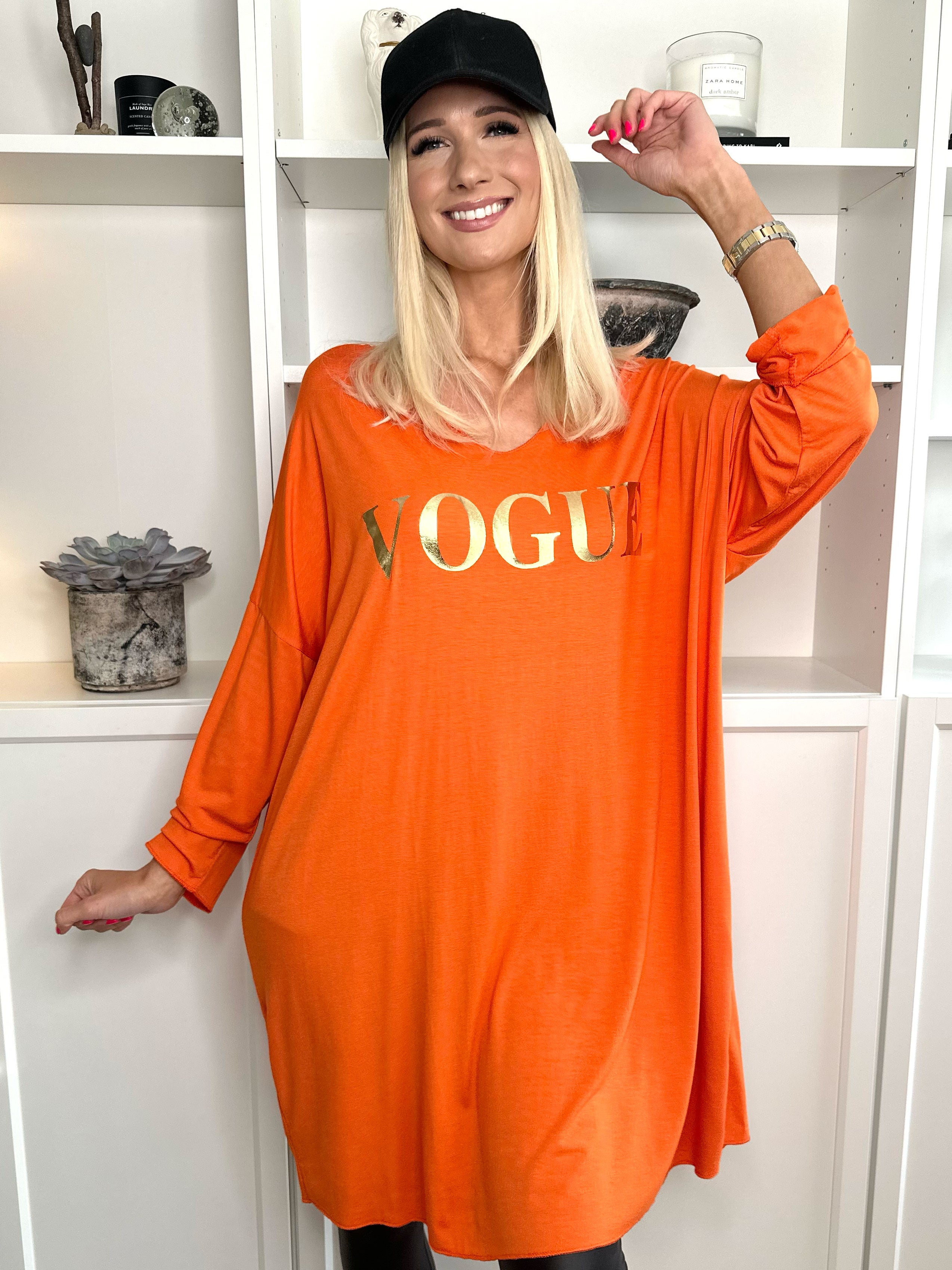 Vogue Long Sleeve - Långärmad klänning i viskos med guldskrift